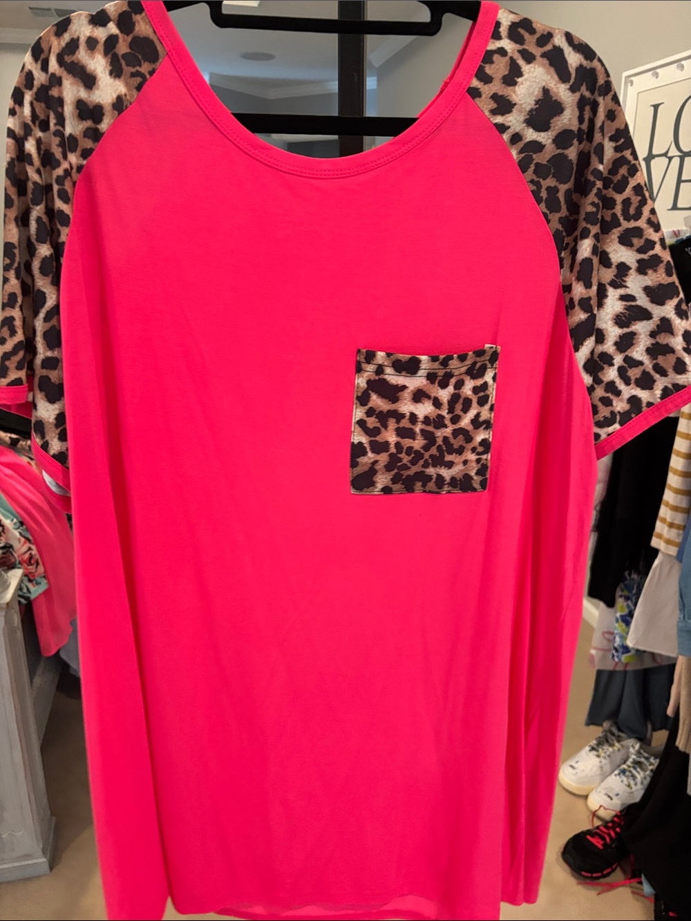 NWOT fuchsia and cheetah scoop neck T-shirt